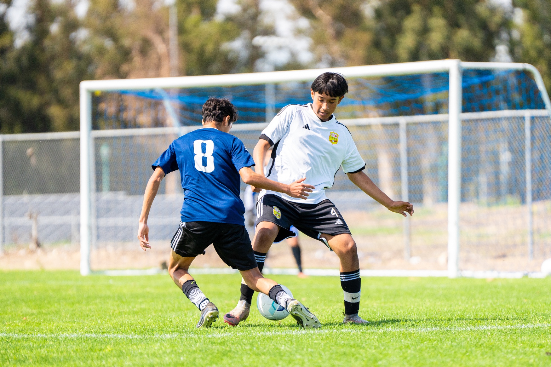 La Esperanza player battling for the ball