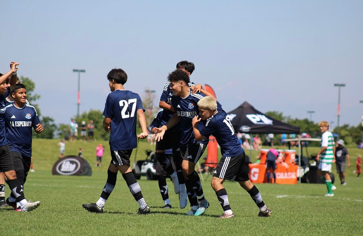La Esperanza players celebrating a goal