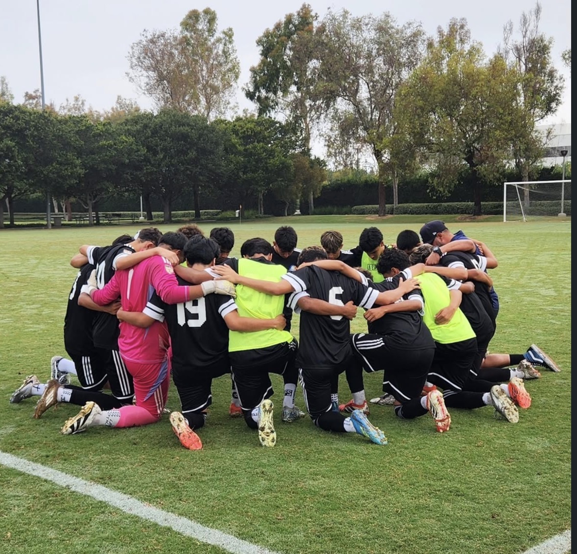La Esperanza players in a pre-match huddle on the pitch